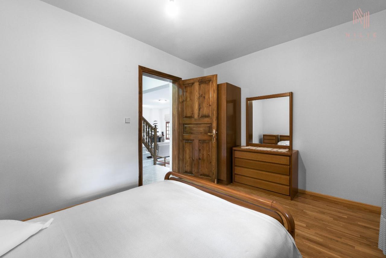 Classico, Nilie Hospitality Mgmt Foustani Exteriör bild